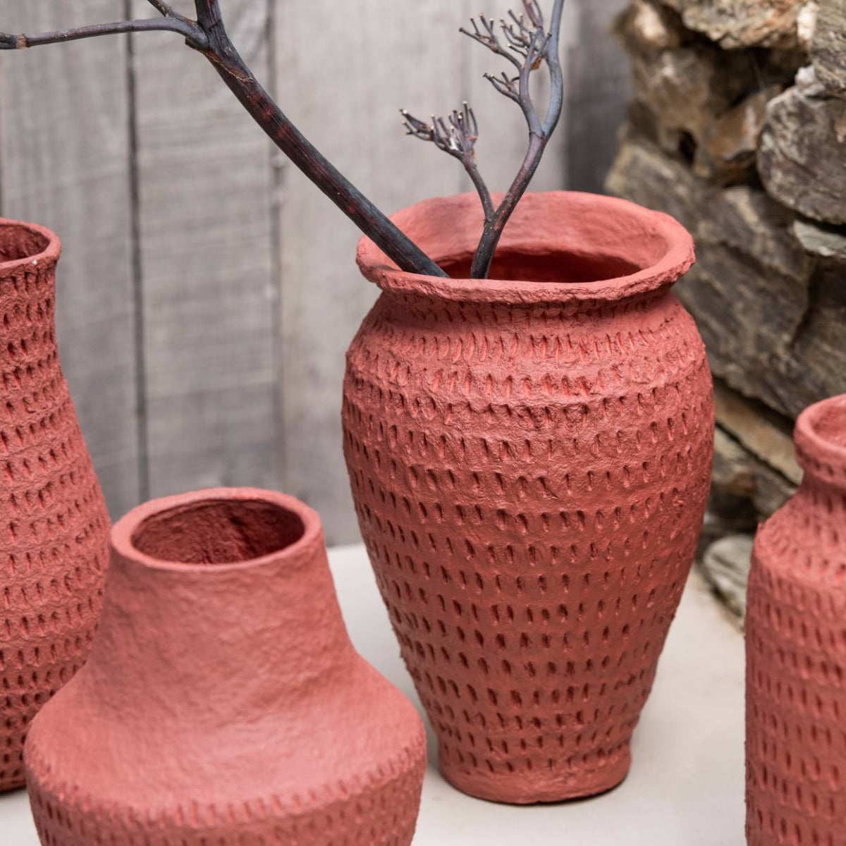 andrea-house-vase-tinaja-rot-baumwoll-pappmache-matt-gross image 2