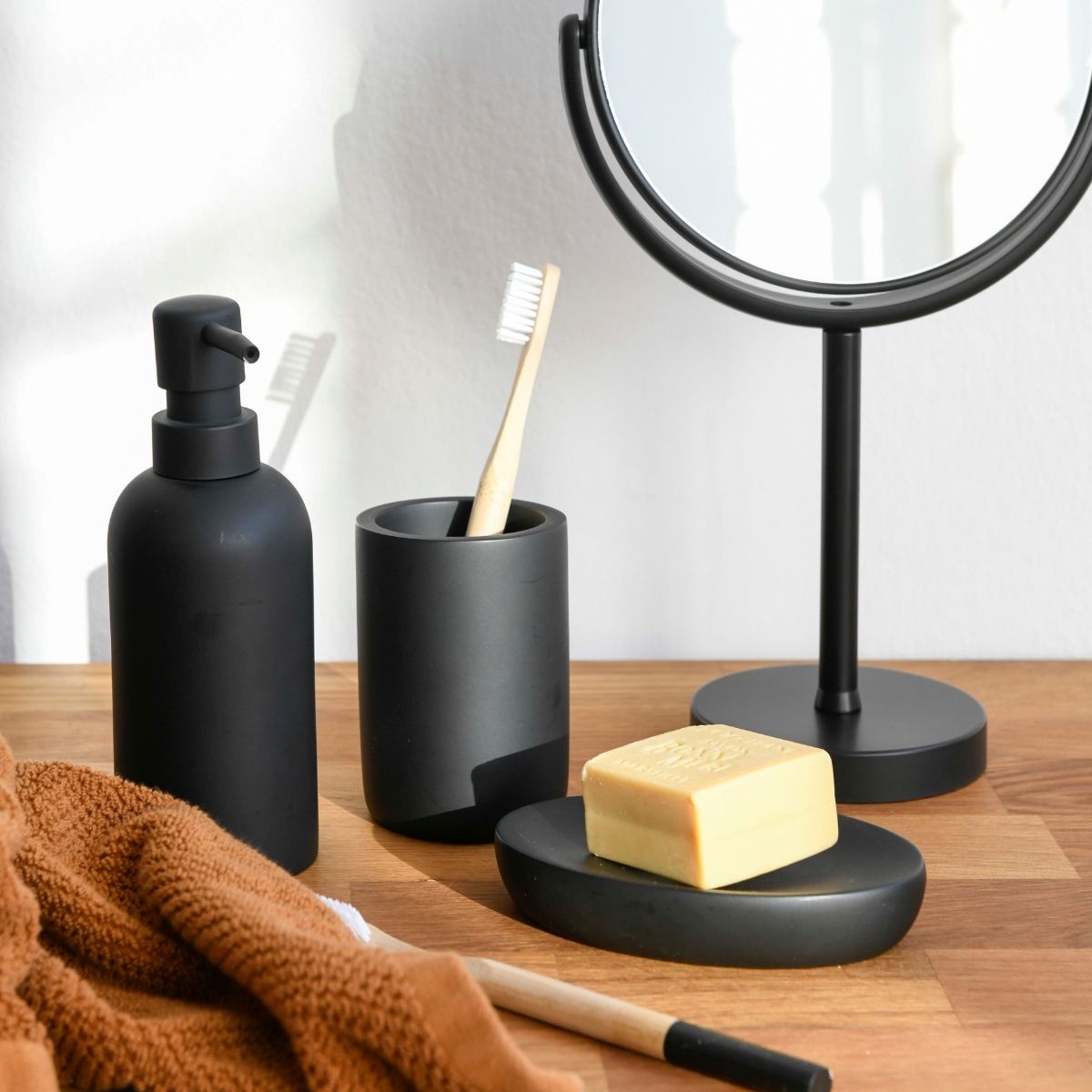 andrea-house-ba-o-seifenspender-schwarz-resin image 2