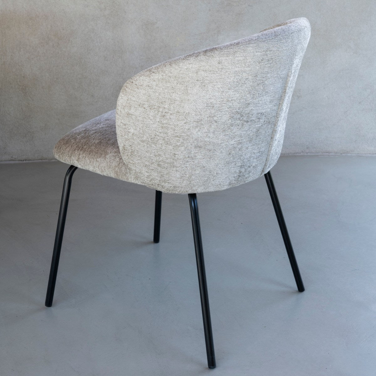 andrea-house-mueble-esszimmerstuhl-lina-grau-gepolstert image 3