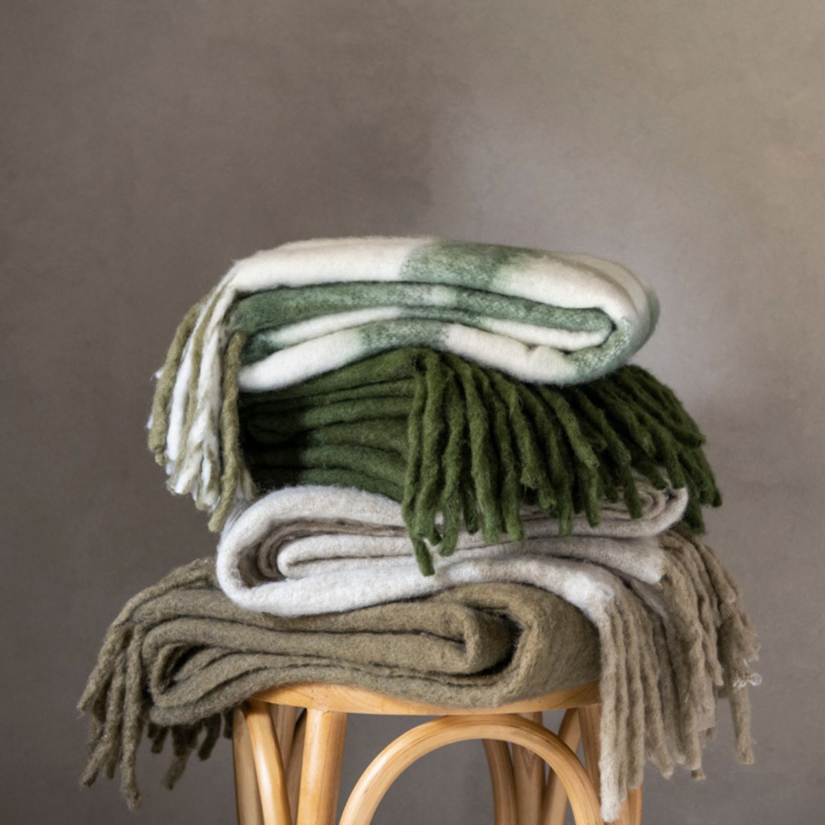 andrea-house-textil-wolldecke-beige-kariert-sofa image 5