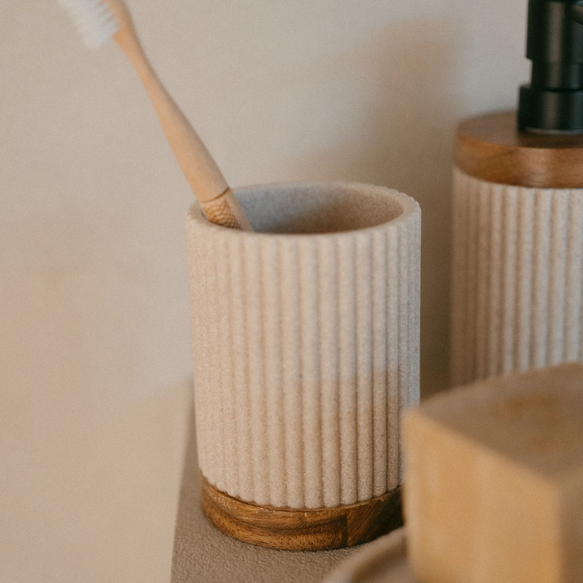 andrea-house-ba-o-zahnb-rstenhalter-holz-beige image 1