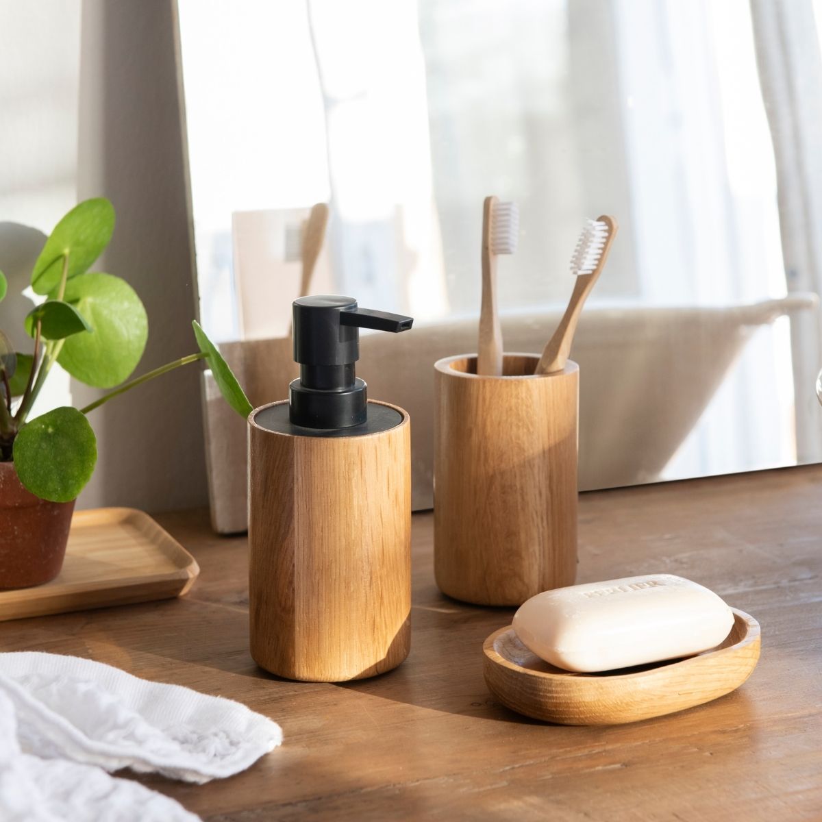 andrea-house-zahnb-rstenhalter-eiche-braun-holzbecher image 2