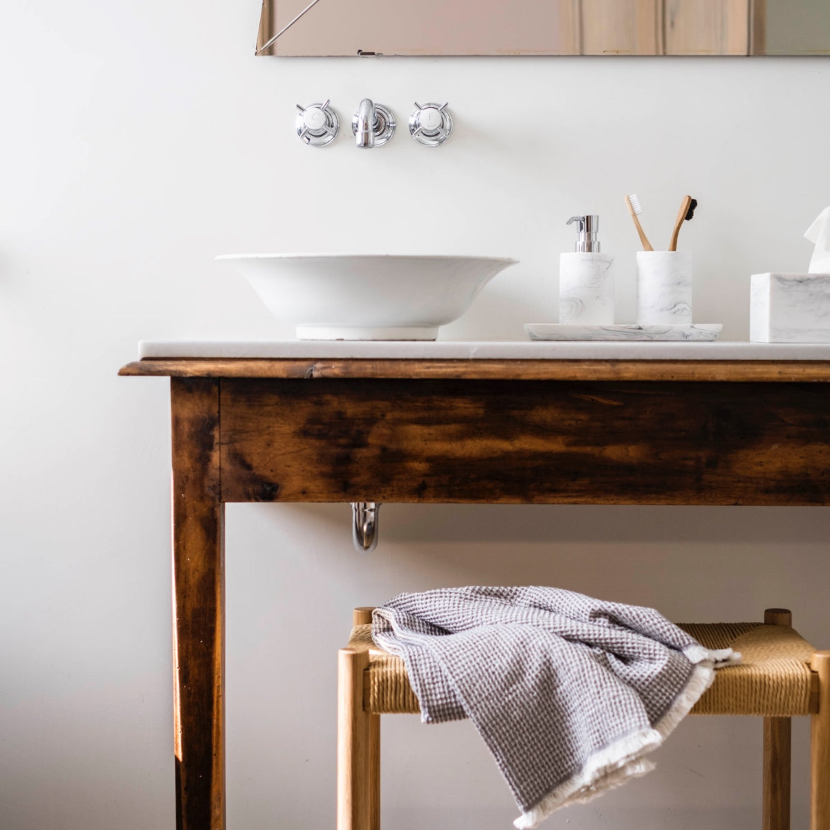 andrea-house-taschentuchbox-marmor-wei image 3