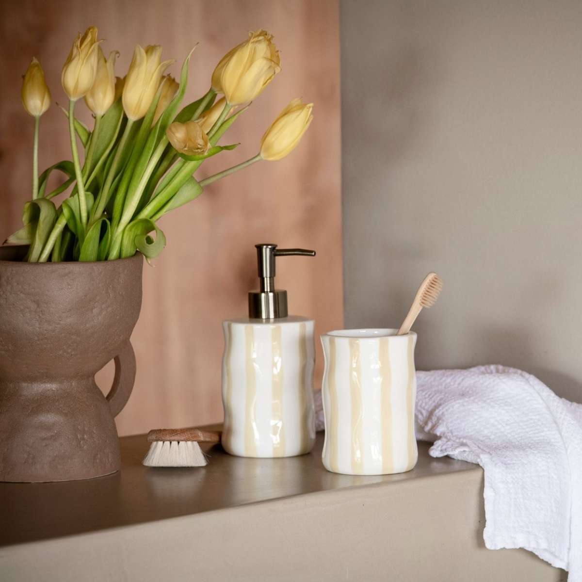 andrea-house-bari-zahnputzbecher-keramik-wei-beige image 1
