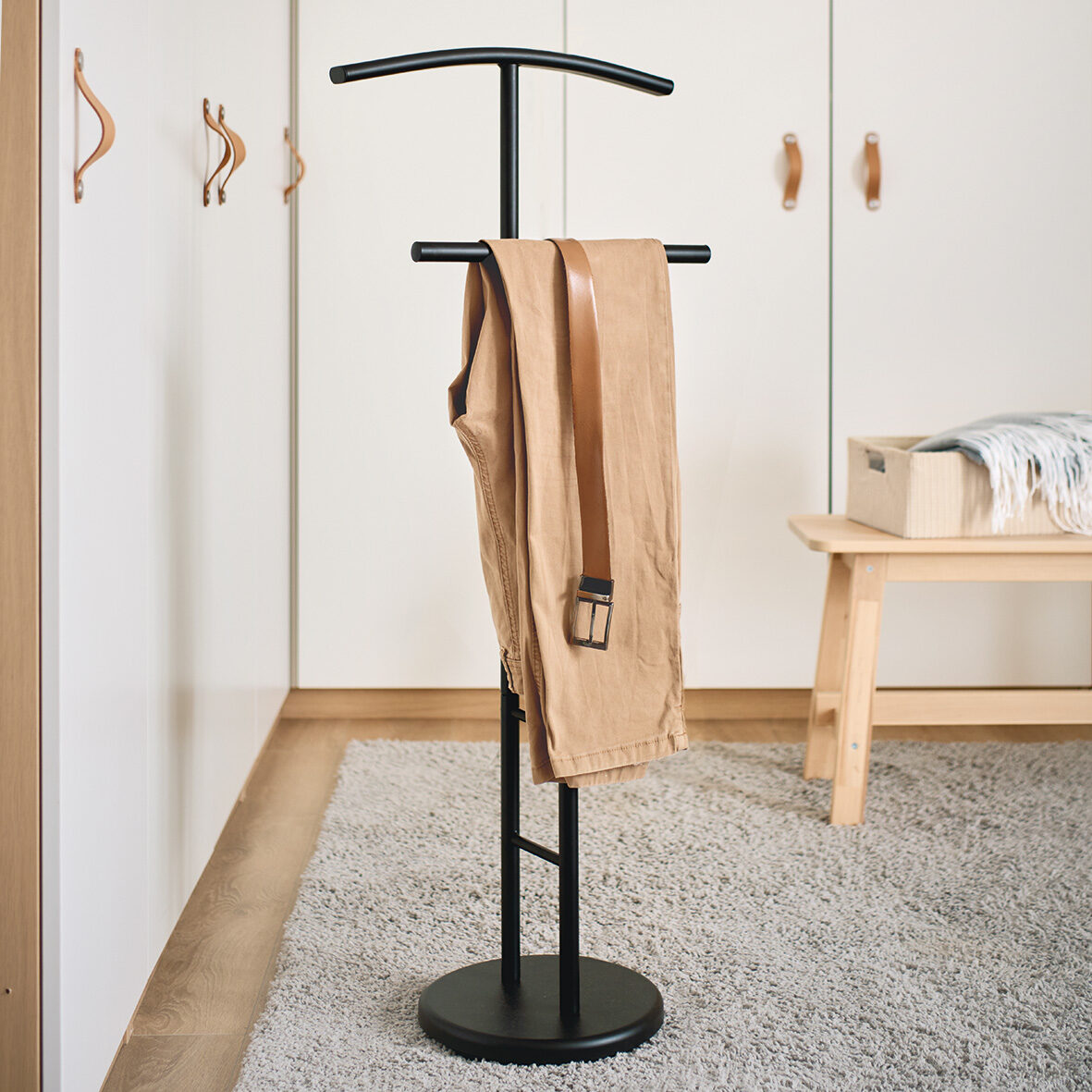 zeller-home-herrendiener-metall-schwarz-kleiderst-nder image 3