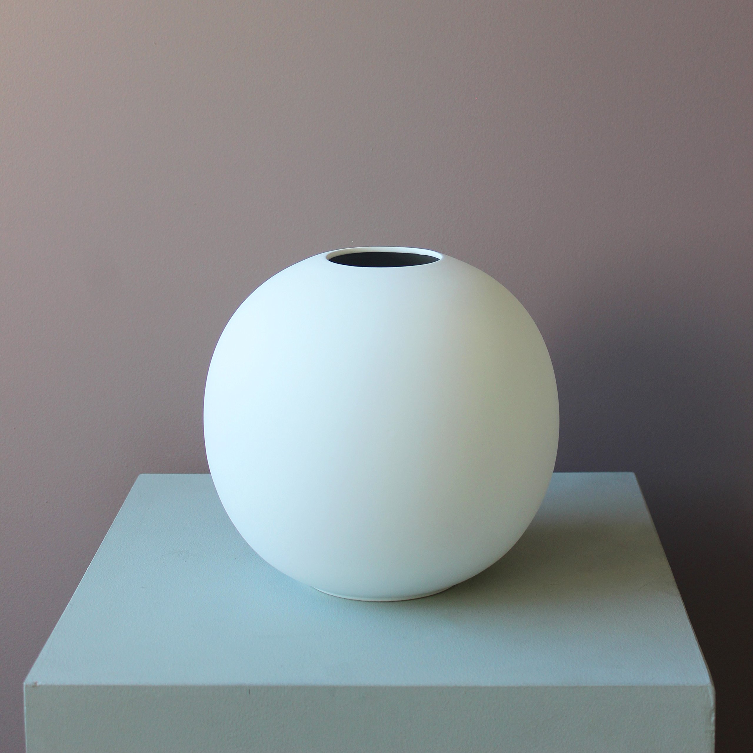 cooee-design-ball-vase-porzellanvase-wei-20-cm-matt image 3