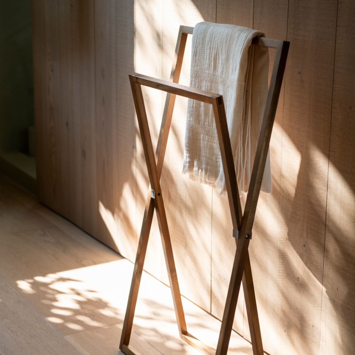 andrea-house-ba-o-handtuchhalter-akazie-klappbar-holz image 1