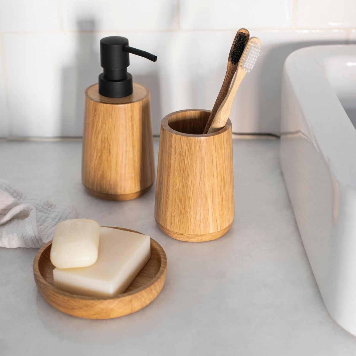 andrea-house-zahnb-rstenhalter-eiche-braun-holzbecher image 3