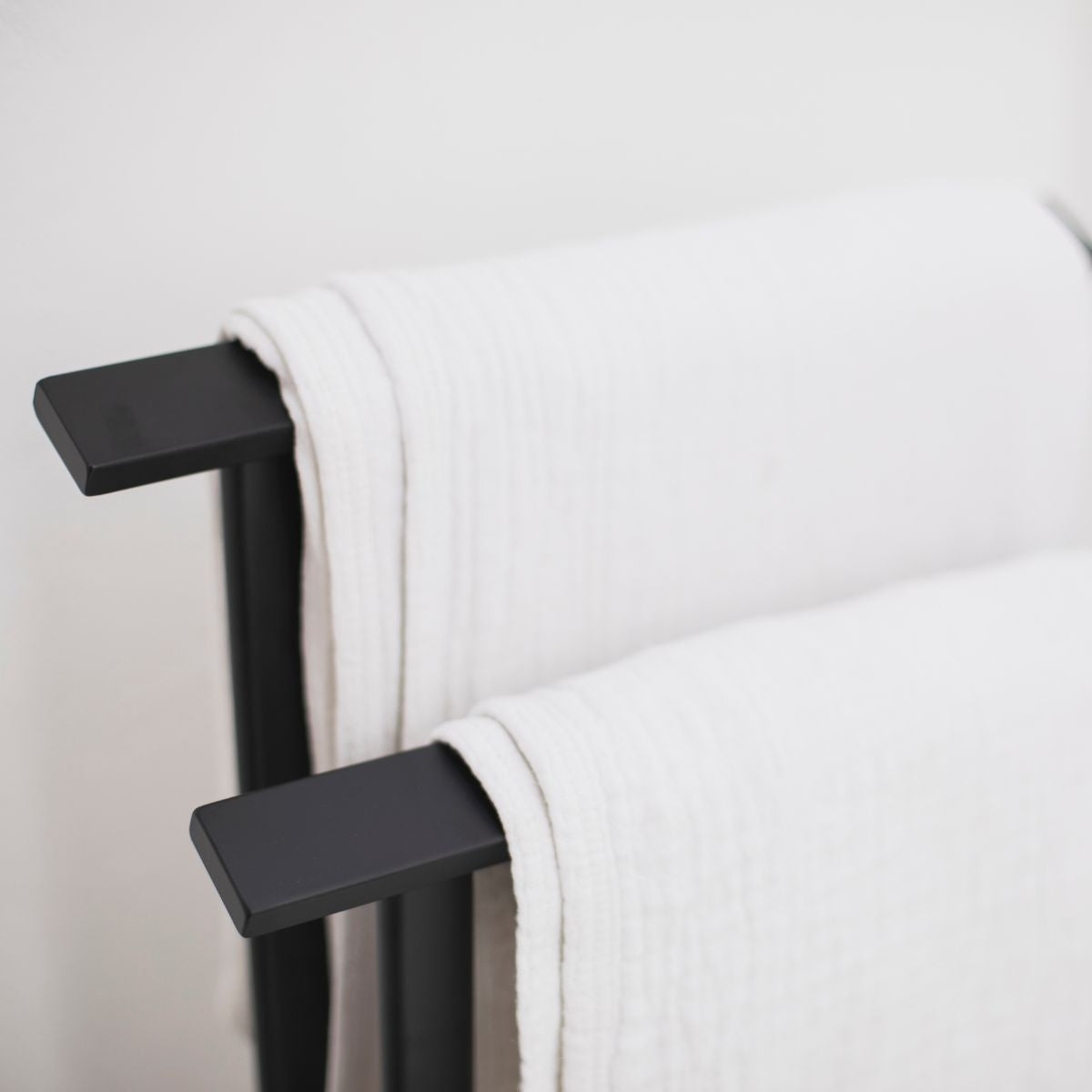 andrea-house-handtuchst-nder-metall-schwarz-modern-stehend image 4