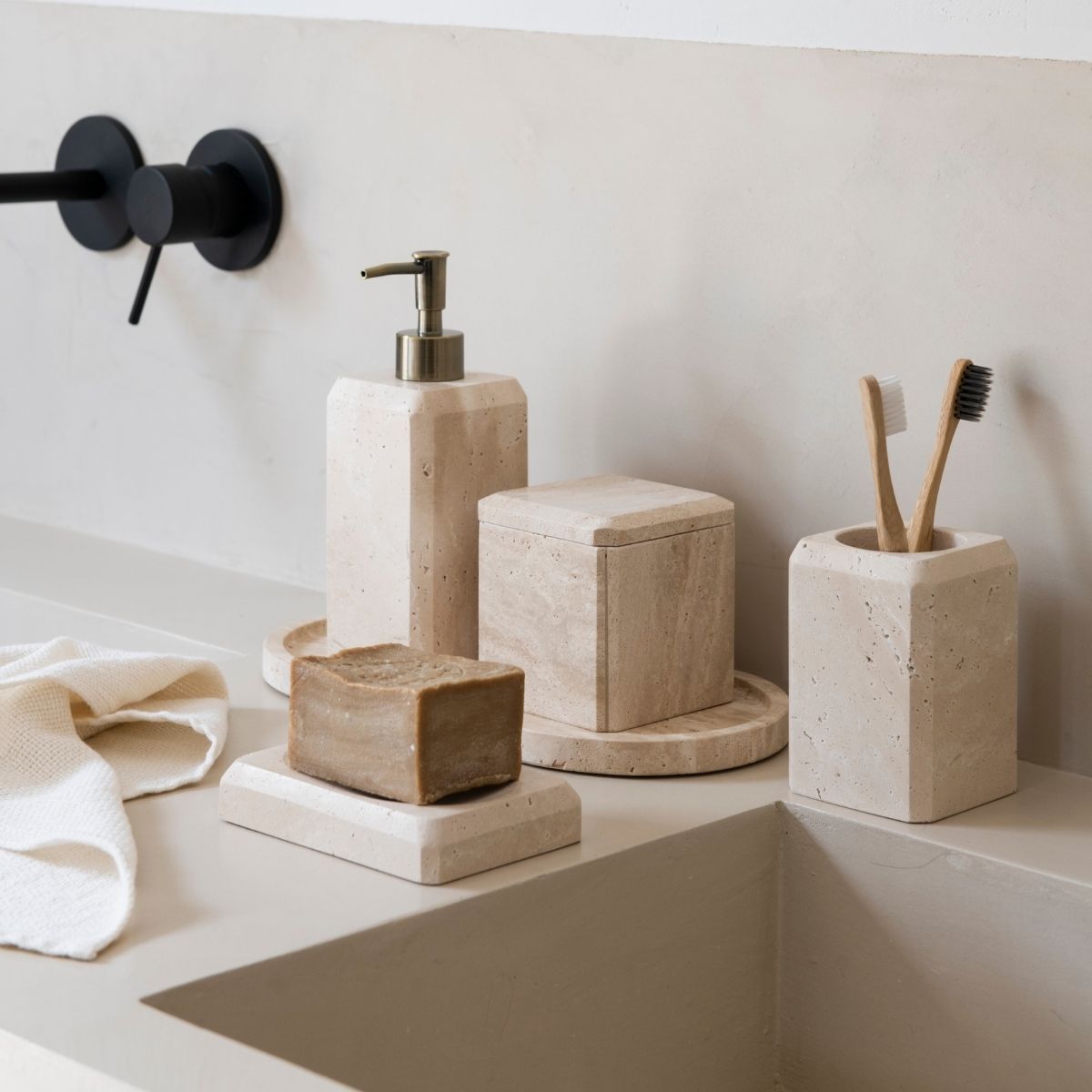 andrea-house-ba-o-zahnputzbecher-travertin-marmor image 3
