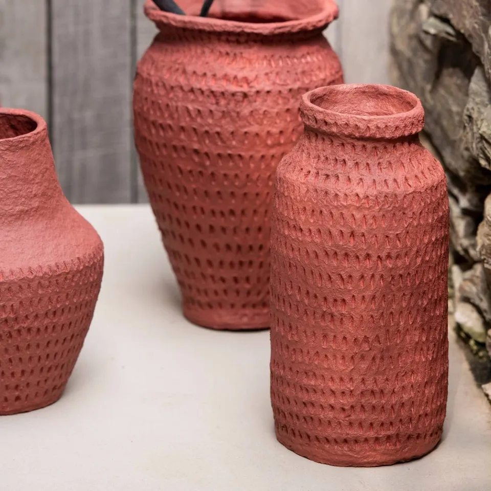 andrea-house-flaschenvase-pappmach-rot-deko image 1