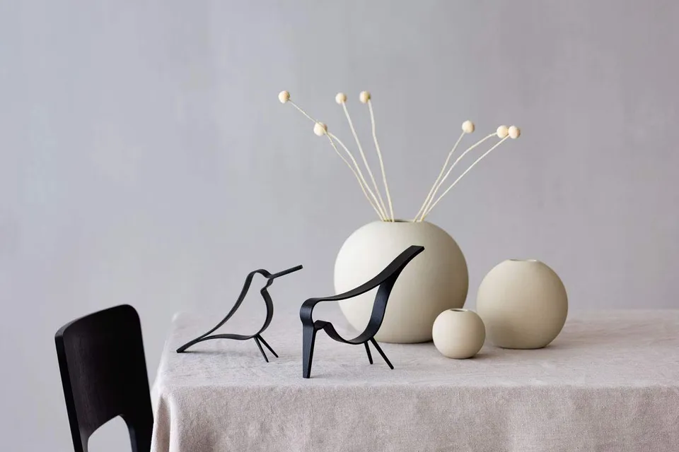 cooee-design-woody-bird-vogelfigur-eiche-schwarz-24-cm image 1