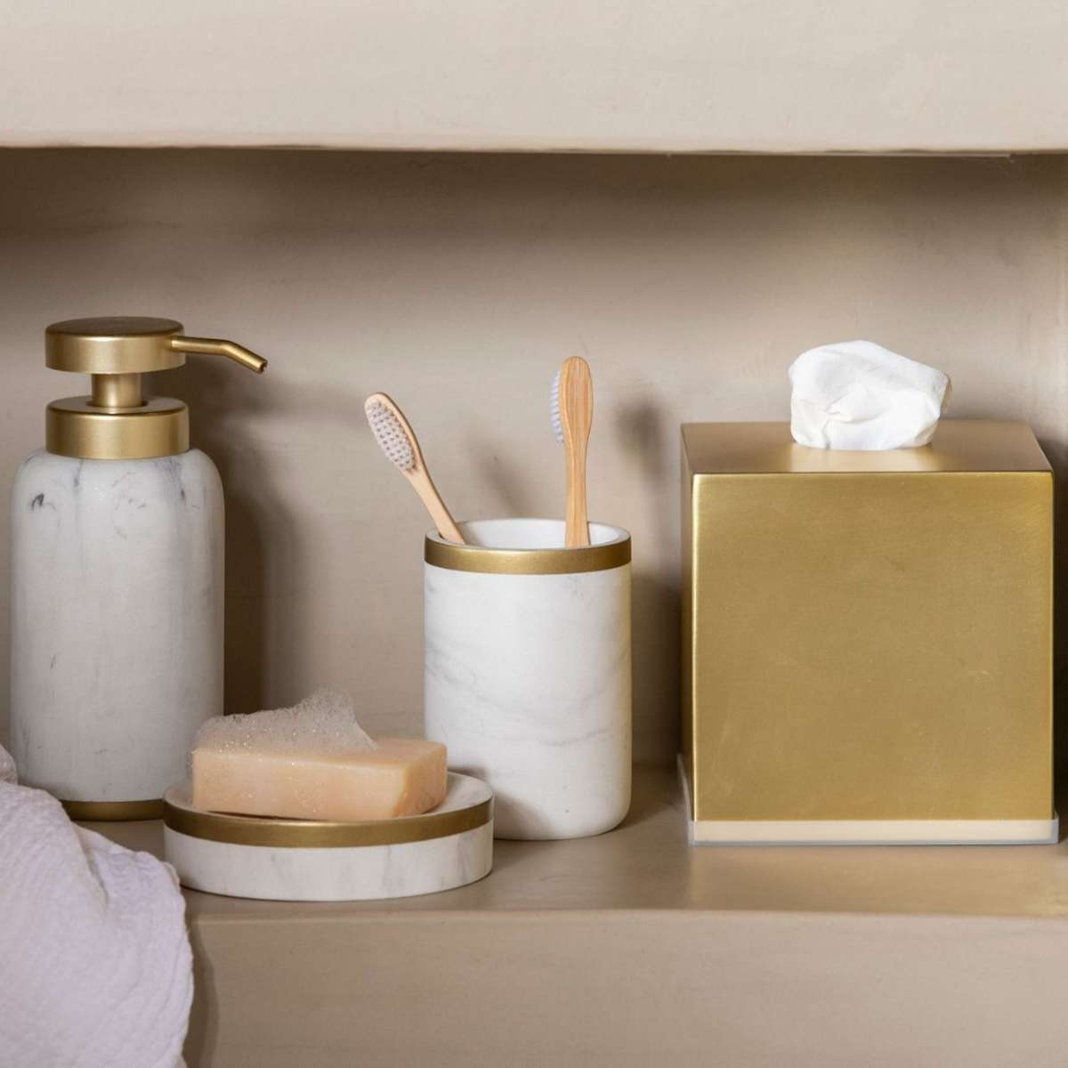 andrea-house-t-cherbox-taschentuchbox-gold-matt-edelstahl image 4