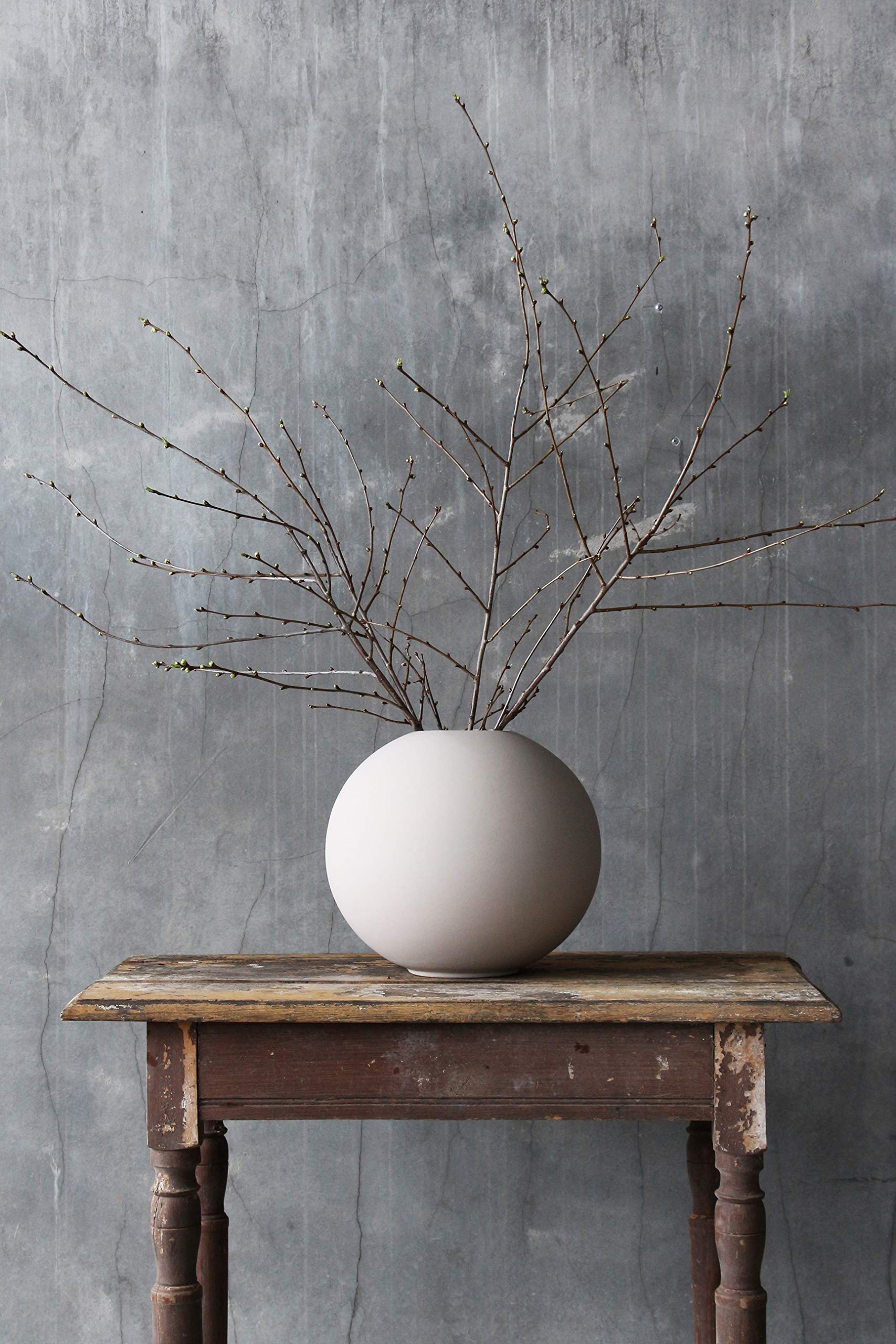 cooee-design-ball-vase-30cm-sand-porzellan-kugelvase image 2