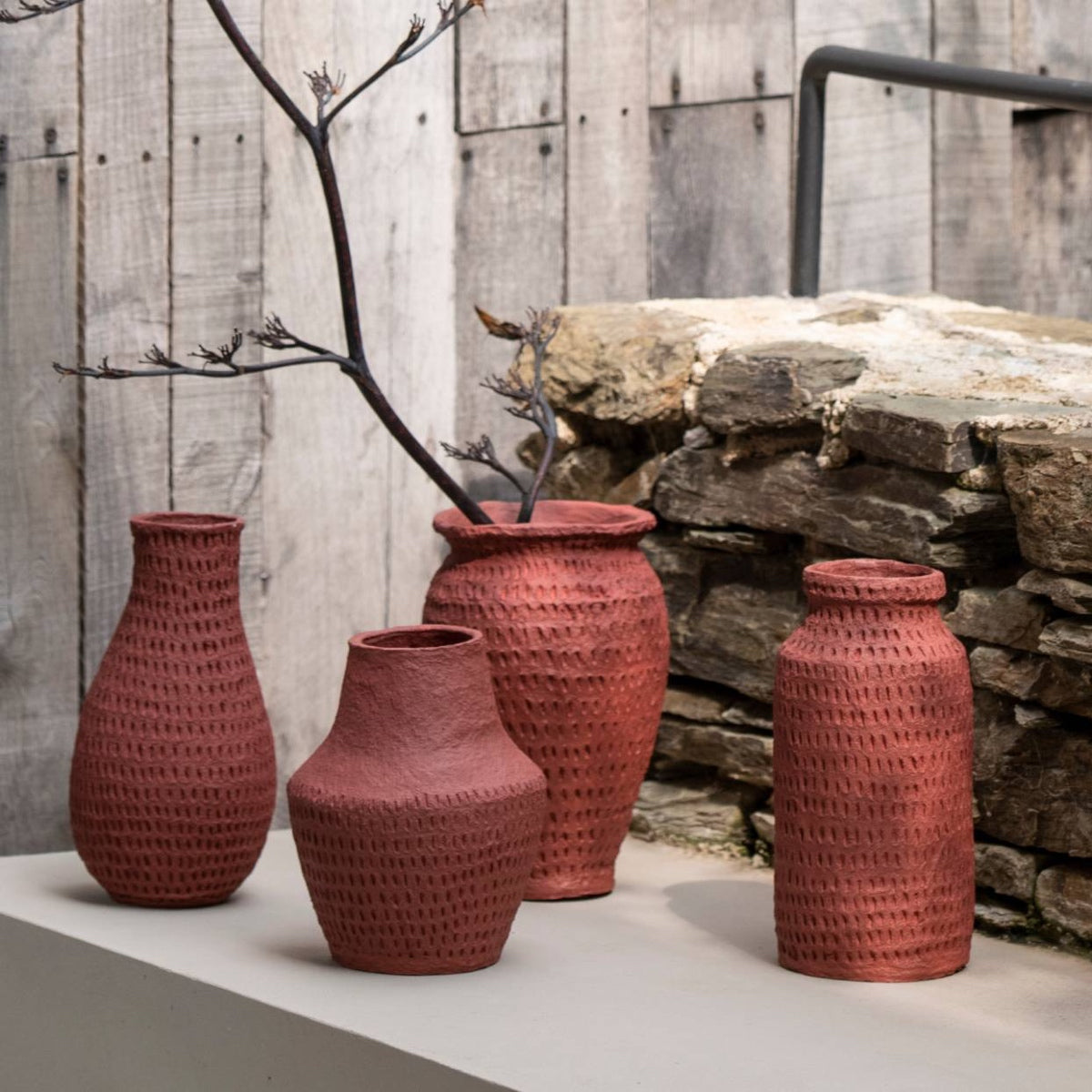 andrea-house-vase-tinaja-rot-baumwoll-pappmache-matt-gross image 5