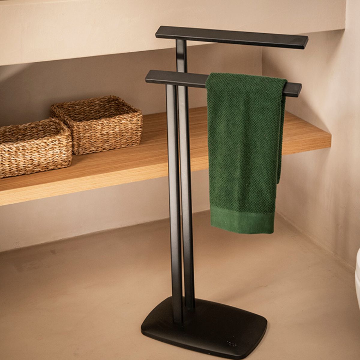 andrea-house-handtuchst-nder-metall-schwarz-modern-stehend image 1