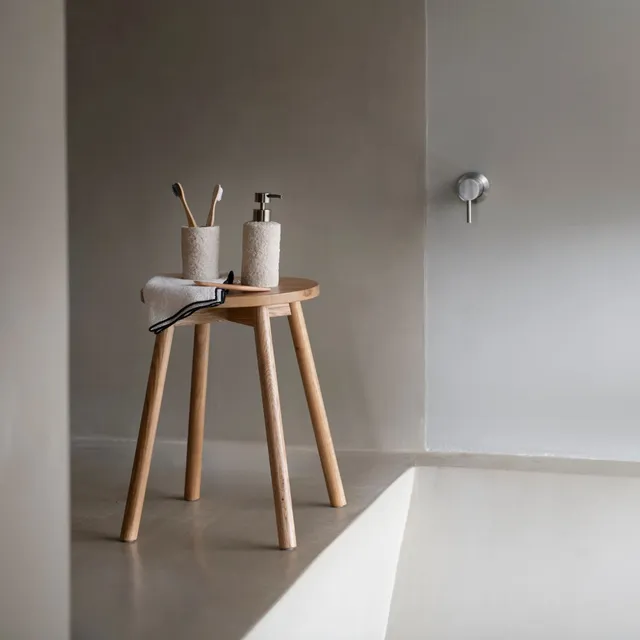 andrea-house-mueble-hocker-eichenholz-bad image 1