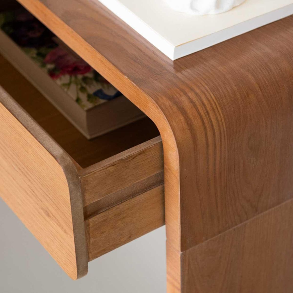 andrea-house-nachttisch-dunkle-esche-holz-beistelltisch-klein image 2