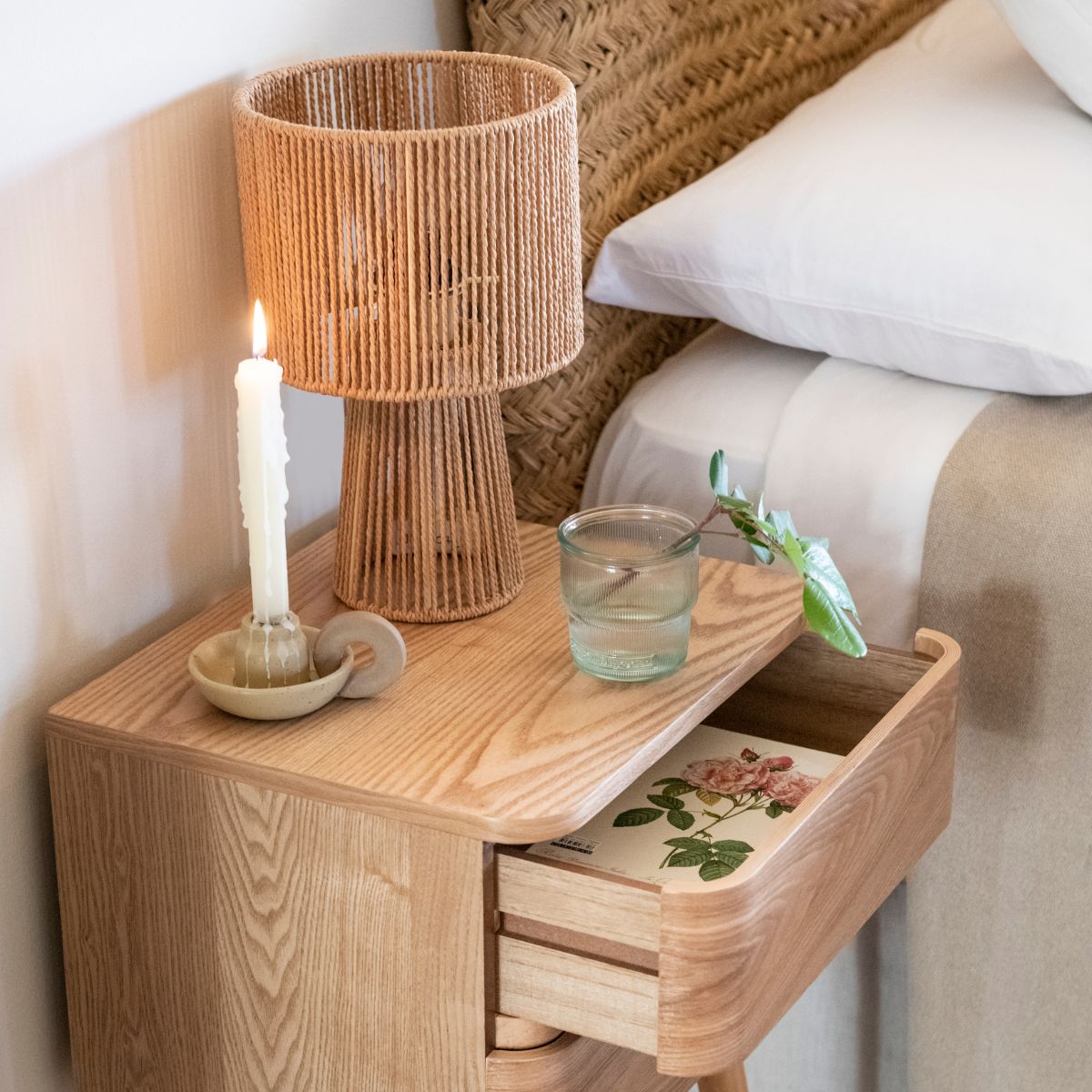 andrea-house-iluminaci-n-nachttischlampe-naturfaser image 3