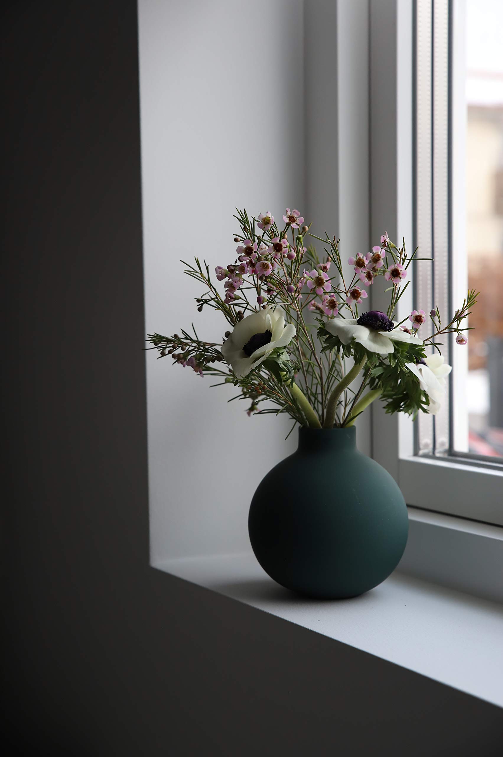 cooee-design-collar-vase-dark-green-keramikvase-14cm image 3