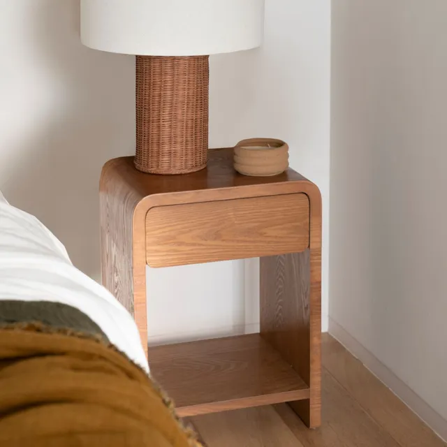 andrea-house-nachttisch-dunkle-esche-holz-beistelltisch-klein image 1
