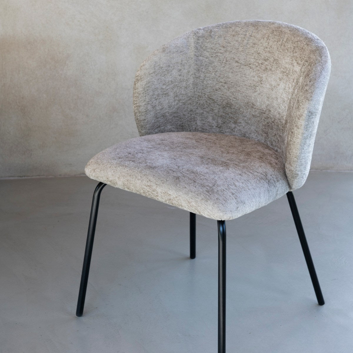 andrea-house-mueble-esszimmerstuhl-lina-grau-gepolstert image 1