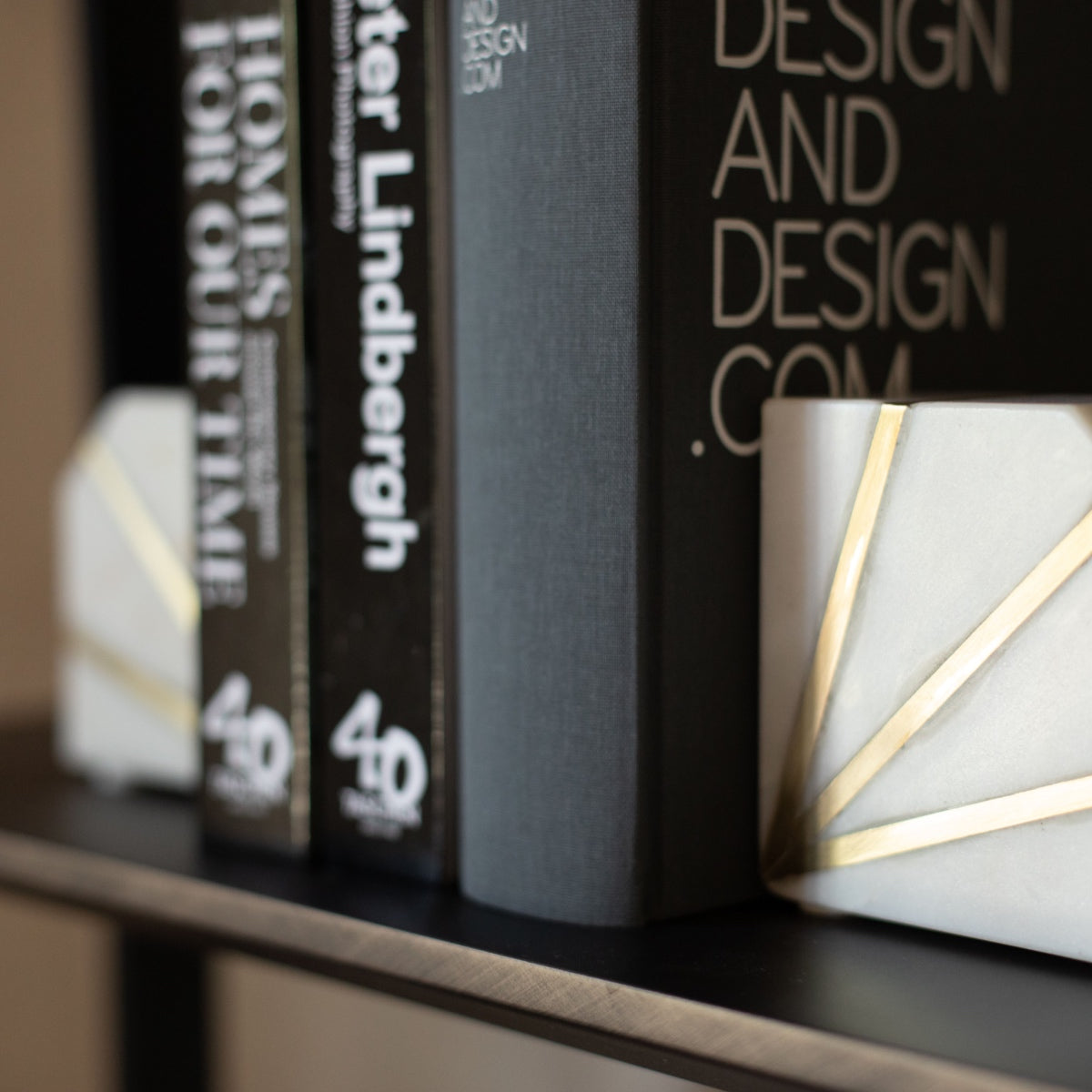 andrea-house-buchst-tze-marmor-gold-modern image 3