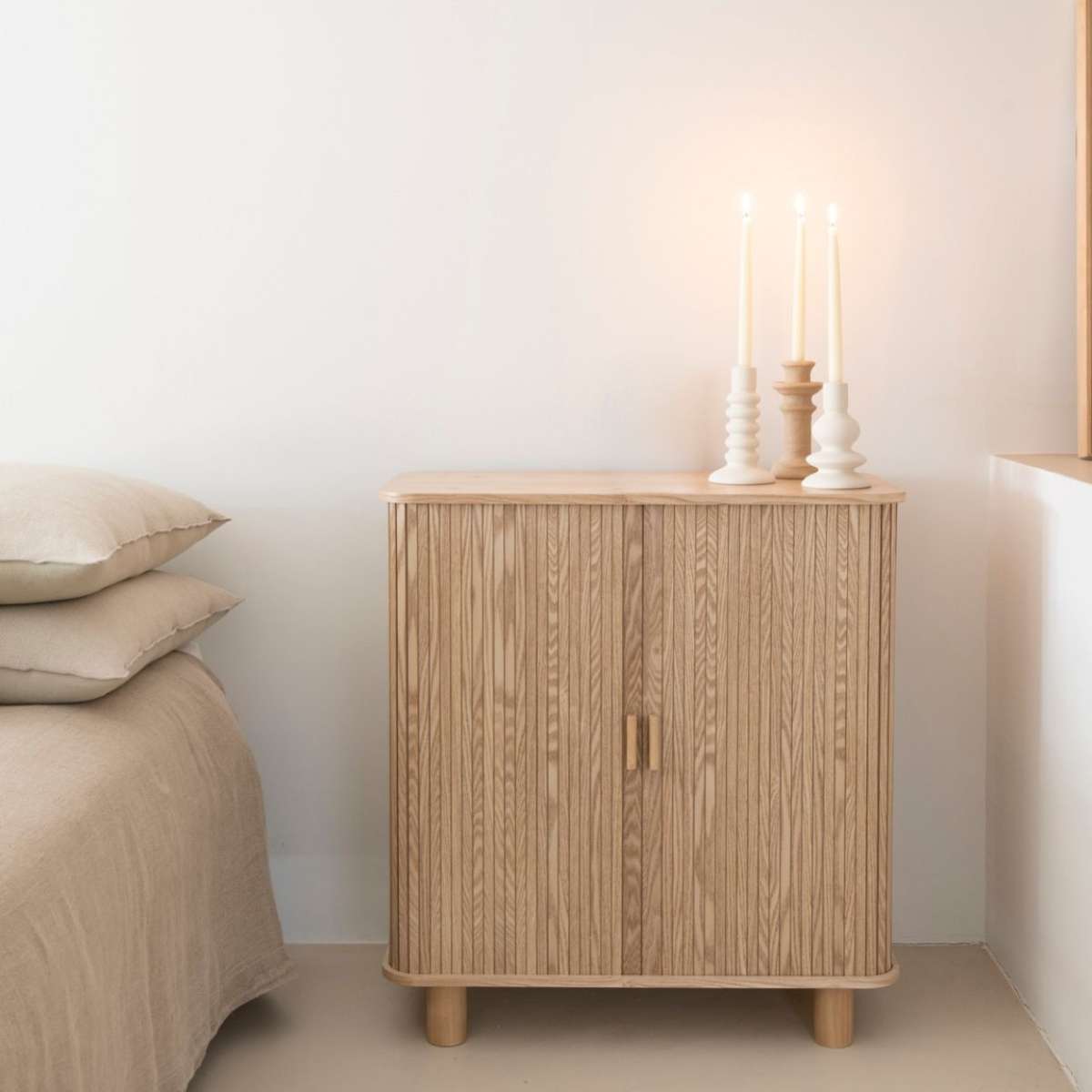 andrea-house-schrank-holz-esche-schiebet-ren-natur image 6
