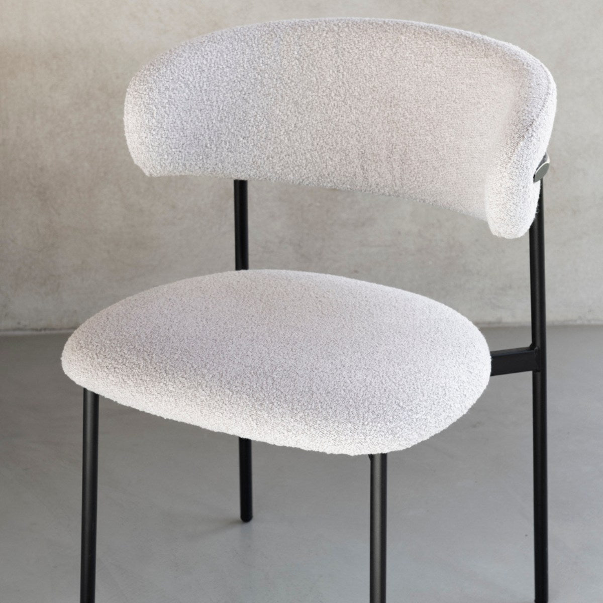 andrea-house-mueble-lucy-stuhl-grau-gepolstert image 1