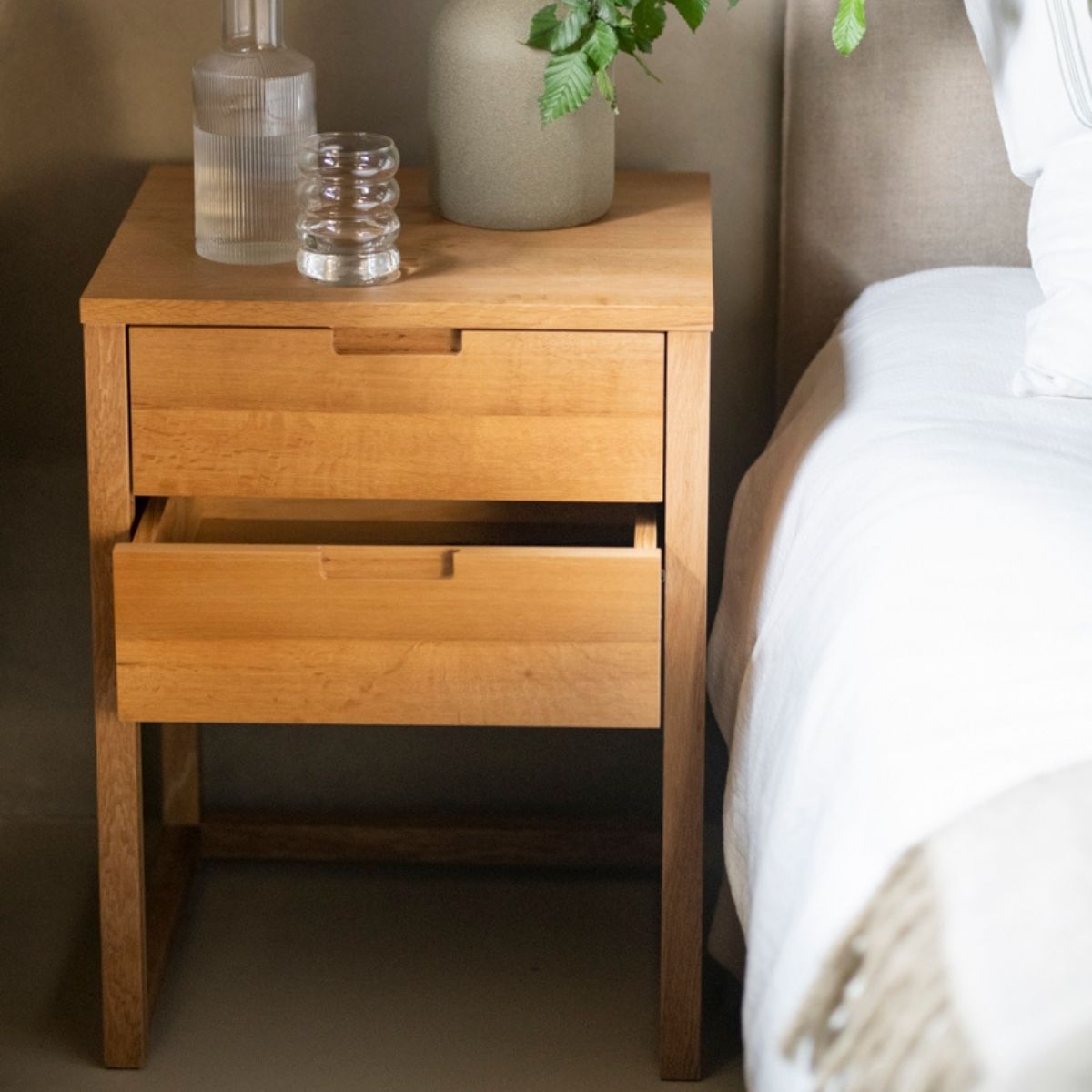 andrea-house-mueble-nachttisch-eiche-2-schubladen image 2
